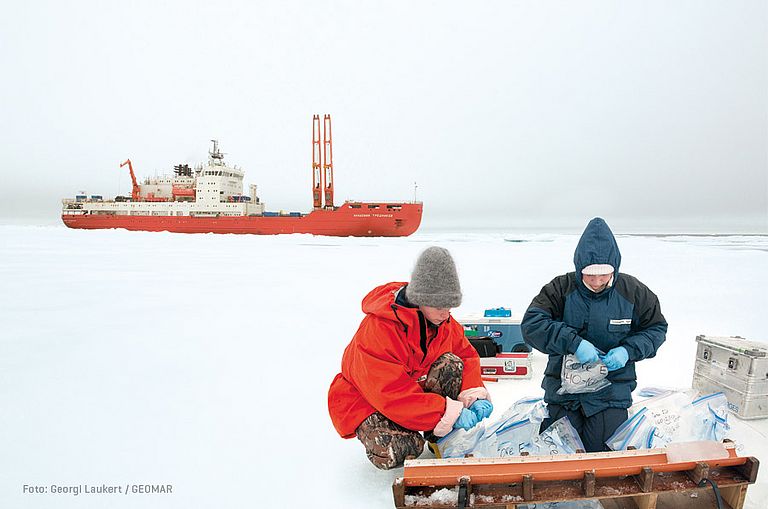 Der russische Forschungseisbrecher AKDEMIK TRYOSHNIKOV in der sibirischen Arktis. Foto: Georgi Laukert/GEOMAR