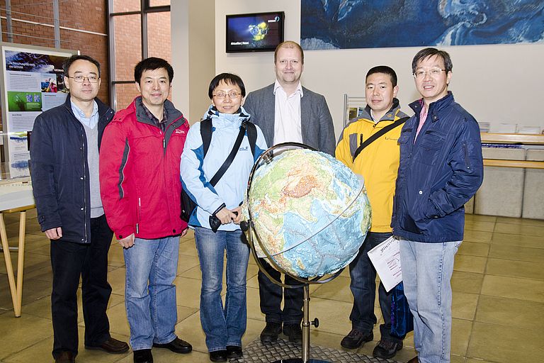 Dr. Matthias Haeckel vom GEOMAR (3.v.r.) begrüßt die Gäste aus Guangzhou in Kiel. Foto: J. Steffen, GEOMAR