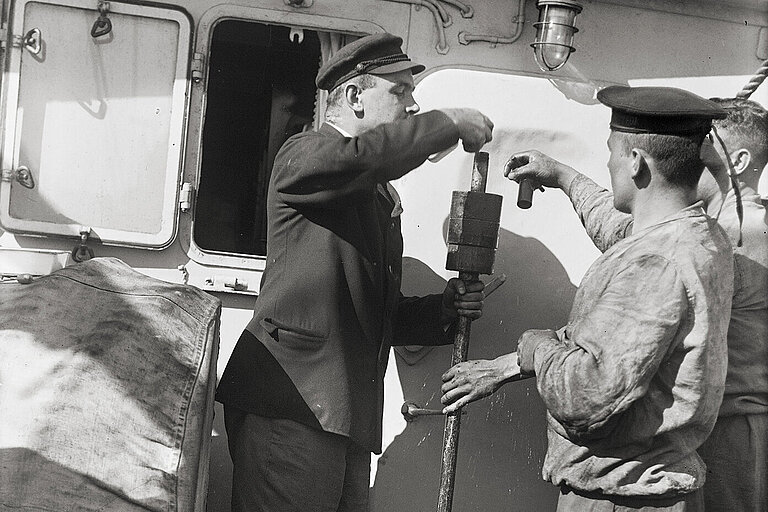 Sealing the shock tube by Dr. Pratje.