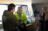 Auch viele Medienvertreter besuchten das neue Forschungsschiff und wollten Informationen zu den ersten wissenschaftlichen Reisen haben. (Foto: J. Steffen, GEOMAR)