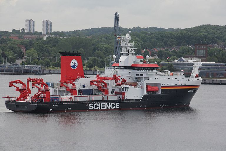 FS SONNE in der Kieler Förde. Foto: A. Villwock, GEOMAR.