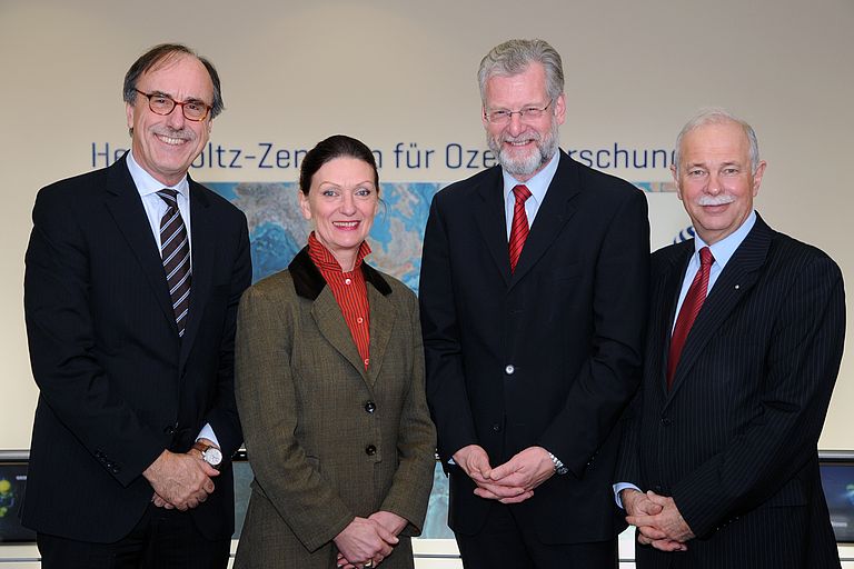 GEOMAR Director, Prof. P. Herzig (2.r.) with the chair of the Board of Trustees, Min. Dirig. Dr. E. Huthmacher (BMBF), Secretary of State Dr. C. Andreßen (State S.-H.) and the President of the  Helmholtz Association, Prof. J. Mlynek (from left). Photo: J. Steffen, GEOMAR.