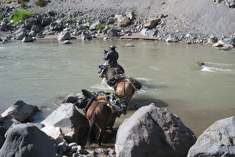 Wo moderne Wissenschaft zum Abenteuer wird: Viele Andenvulkane liegen sehr abgelegen. Foto: Hoernle/Wehrmann, IFM-GEOMAR