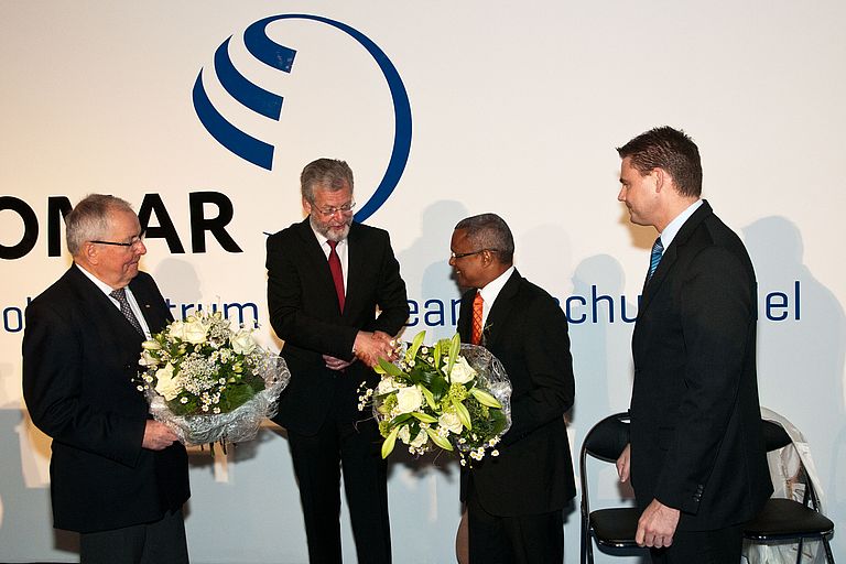 From left to right: Prof. Dr. Klaus Töpfer, Prof. Dr. Peter Herzig, Prime Minister José Maria Neves and Till Keulen. Photo: J. Steffen, GEOMAR