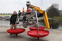 Joachim Gröger mit UFO-Prototyp. Foto: Michael Welling/Thünen-Institut