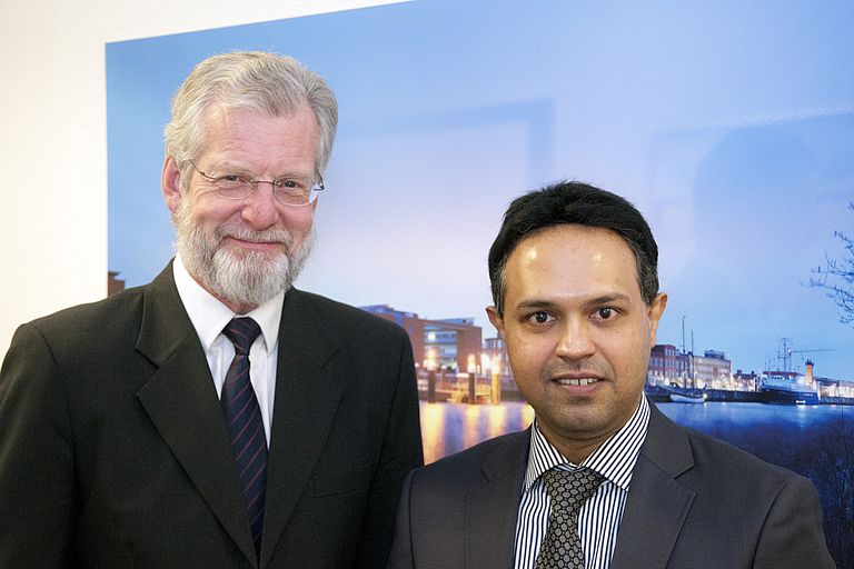 GEOMAR-Direktor Prof. Dr. Peter Herzig und und der Indische Generalkonsul Dr. Vidhu P. Nair. Foto: GEOMAR, J. Steffen