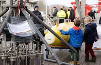 Besucher an Deck der SONNE. (Foto: J. Steffen, GEOMAR)