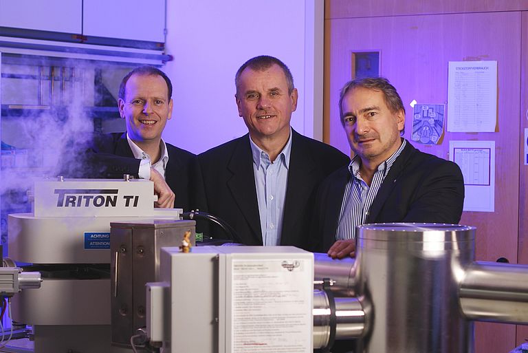 Freuen sich über die Förderung von "Helmholtz-Enterprise": Stefan Kloth, Dr. med. Michael Müller (UKSH) und Prof. Dr. Anton Eisenhauer (GEOMAR) von den Osteolabs. Foto: Osteolabs