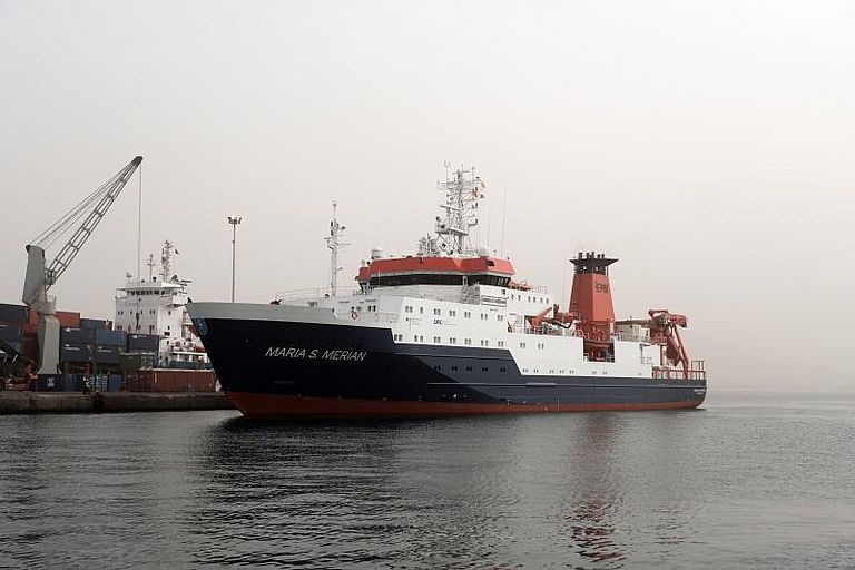 Das deutsche Forschungsschiff MARIA S. MERIAN im Hafen von Mindelo (Kap Verde). Expeditionen der MSM werden ebenfalls zum Projekt iAtlantic beitragen. Foto: Jan Steffen/GEOMAR (CC BY 4.0)