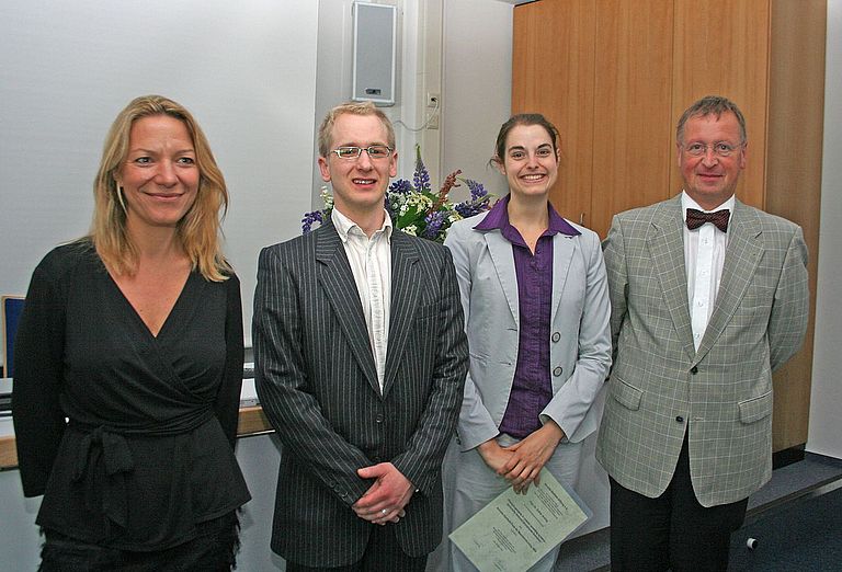 Die diesjährigen Preisträger Herr Dr. Florian Leese und Frau Dr. Esther Arning umrahmt von den Vorsitzenden der Annette-Barthelt Stiftung Prof. Dr. Antje Boetius und Prof. Dr. Wolf-Christian Dullo.