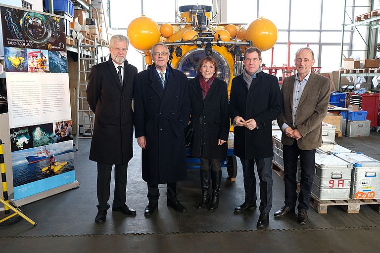 GEOMAR Direktor Prof. Dr. Peter Herzig (li) mit OB Dr. Ulf Kämpfer (2.v.r) und norwegischen Gästen. Foto: Jan Steffen, GEOMAR.