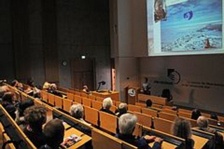Spannende Vorträge über aktuelle Forschungsthemen geben Einblick in die Arbeit der Meereswissenschaftler. Foto: J. Steffen, IFM-GEOMAR
