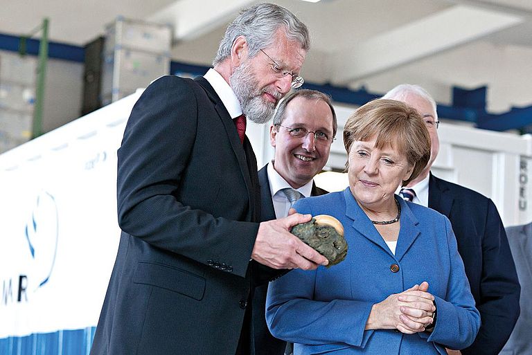 27.03.2012: Die Bundeskanzlerin Angela Merkel besucht das GEOMAR und verspricht einen Ersatz für das Forschungsschiff POSEIDON. Foto: Fred Dott