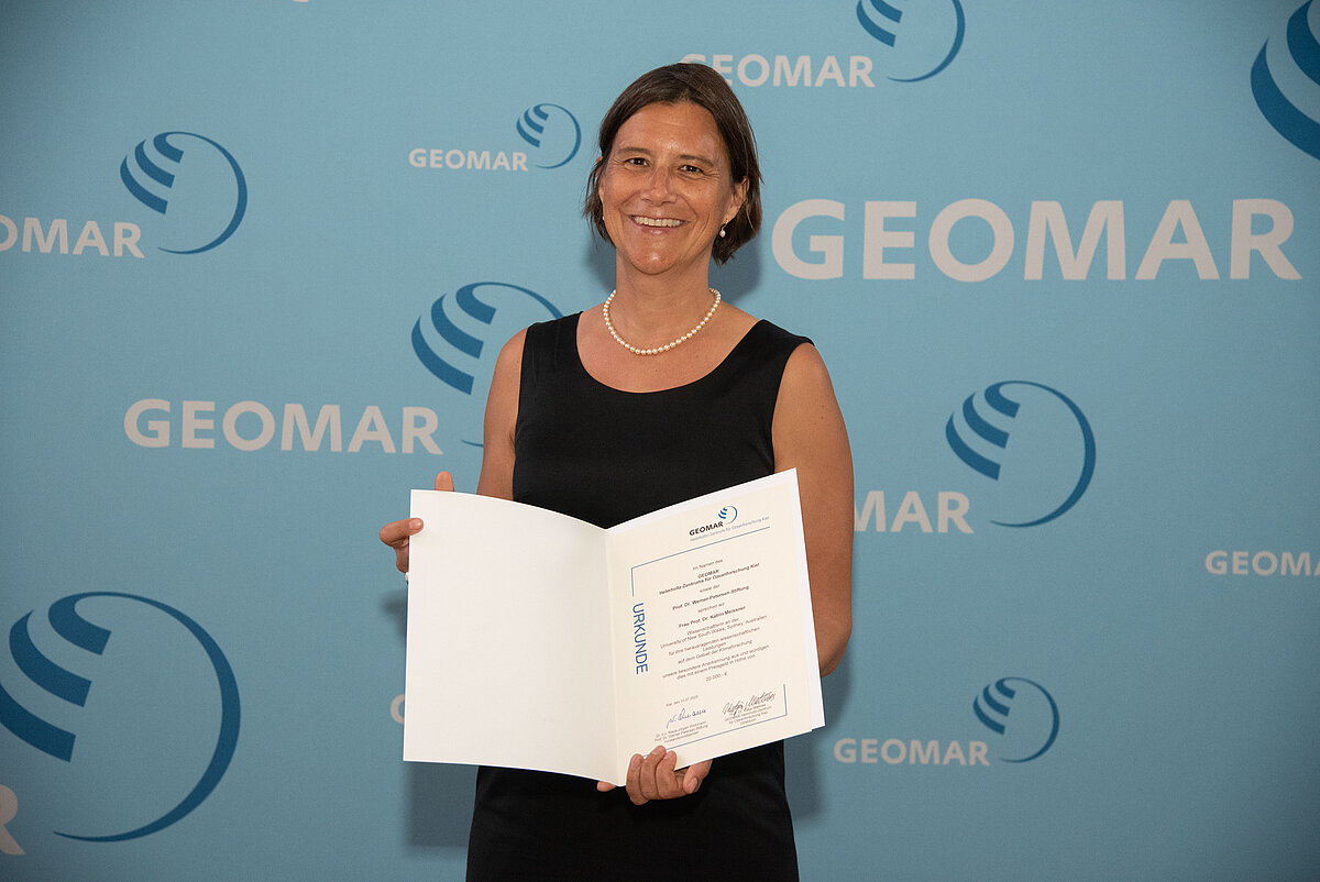 Porno gozalni kirish joyida jinsiy aloqa qilishga undadi