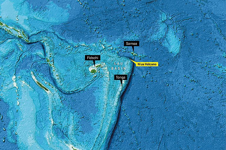 Das Hydrothermalfeld am Niua-South-Vulkan liegt im Lau-Becken zwischen Fidschi und Samoa. Image reproduced from the GEBCO world map 2014, www.gebco.net