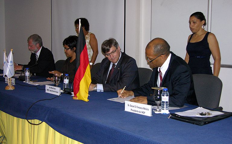 Unterzeichnung der Absichtserklärung zur Errichtung des "Ocean Science Centers Mindelo". Foto: INDP
