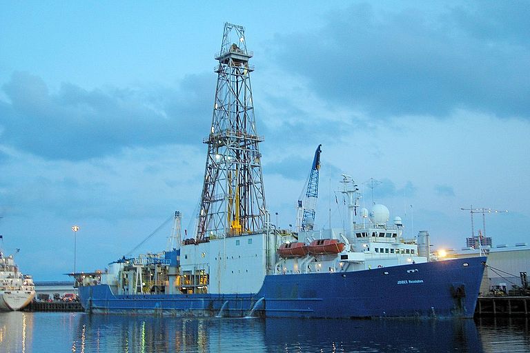 Wissenschaft als Knochenarbeit: Bohrvorbereitungen an Bord er japanischen CHIKYU. Foto: J. Behrmann, IFM-GEOMAR