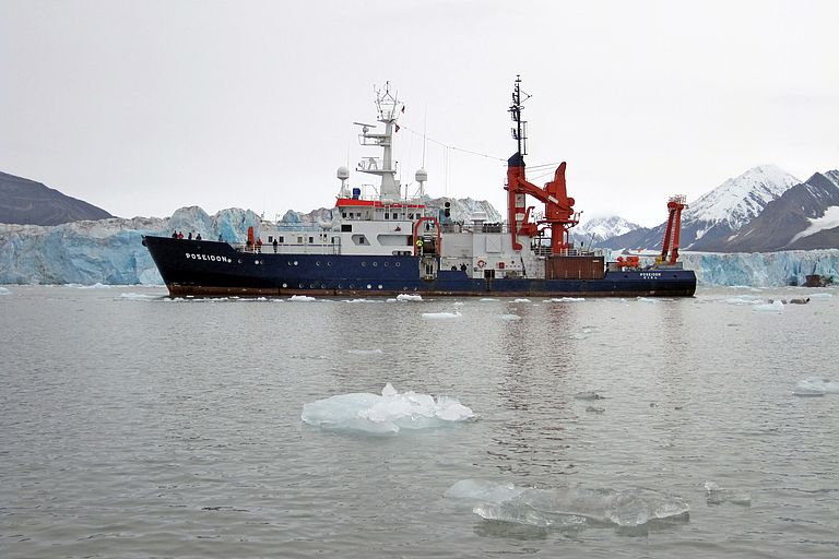 The Kiel research vessel POSEIDON in front of a  in Svalbard in 2011. In the PERGAMON project, marine researchers and methane specialists carried out joint expeditions to obtain a more universal view of methane releases in the Arctic. Photo: J. Greinert, GEOMAR