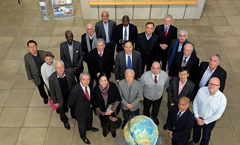 Die Richter des Internationalen Seegerichtshofes mit GEOMAR Direktor Prof. Dr. Peter Herzig. Foto: Jan Steffen, GEOMAR.