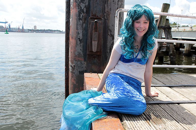 "Filmstar" Anneke spielt eine Meerjungfrau im Sommerschulen-Film über Nährstoffumsätze im Ozean. Foto: J. Dengg