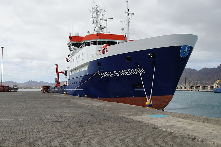 Das Forschungsschiff MARIA S. MERIAN im Hafen von Mindelo. Morgen startet sie von dort zum Senghor Seamount. Foto: Björn Fiedler, GEOMAR