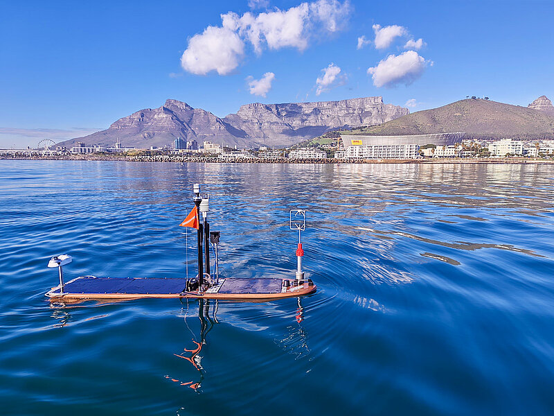 Waveglider in front of Cape Town