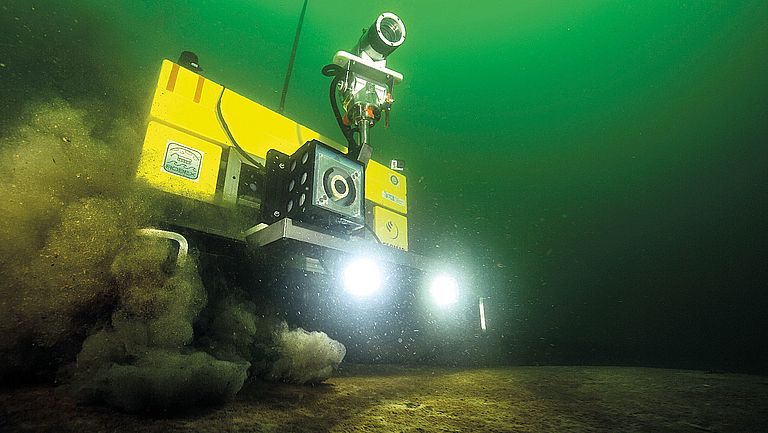 The underwater crawler VIATOR pushes itself across the seabed and maps the area with the help of a camera system and a laser scanner. It is completely autonomous. 