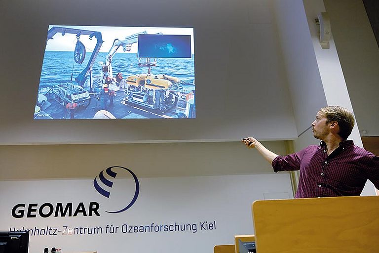 Bei den öffentlichen Vorträgen im Hörsaal wurden aktuelle Forschungsthemen des GEOMAR leicht verständlich präsentiert. Foto: Jan Steffen, GEOMAR