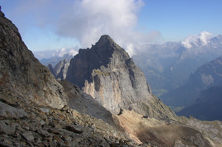 Das Gstellihorn bei Innertkirchen (2855 m üNN, Berner Oberland): bei der Kollision der Alpen ist der ehemalige Meeresboden, der das Gebirge bildet, stark deformiert worden. Die einstigen Sedimente, oberste Schicht eines Meeresbodens, sind hier unter den Granitschichten zum Liegen gekommen – ein spannendes Forschungsfeld der Tektonik. Foto: M. Stipp, GEOMAR