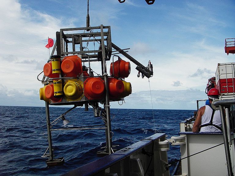 Ein LANDER, wie ihn das IFM-GEOMAR seit Jahren in allen Weltmeeren einsetzt. Im Kombination mit anderen Geräten und akustische verbunden, bilden diese Lander die Grundlage des MoLab-Systems. Foto: IFM-GEOMAR
