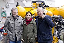 Frank Schätzing, Sibel Kekilli und Axel Milberg vor dem Tauchboot JAGO, das im neuen Tatort "Borowski und das Meer" eine wichtige Rolle spielt. Foto: J. Steffen, GEOMAR