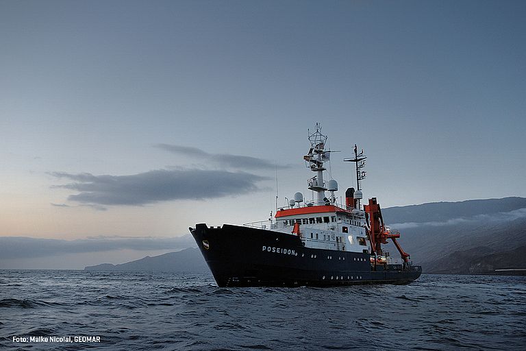 Die POSEIDON vor der Insel El Hierro. Foto: Maike Nicolai/GEOMAR