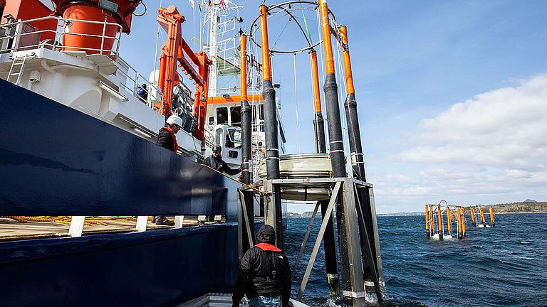 Deployment of KOSMOS mesocosms with the research vessel ALKOR in the Raunefjord south of Bergen, Norway, for an experiment on ocean alkalinity enhancement.