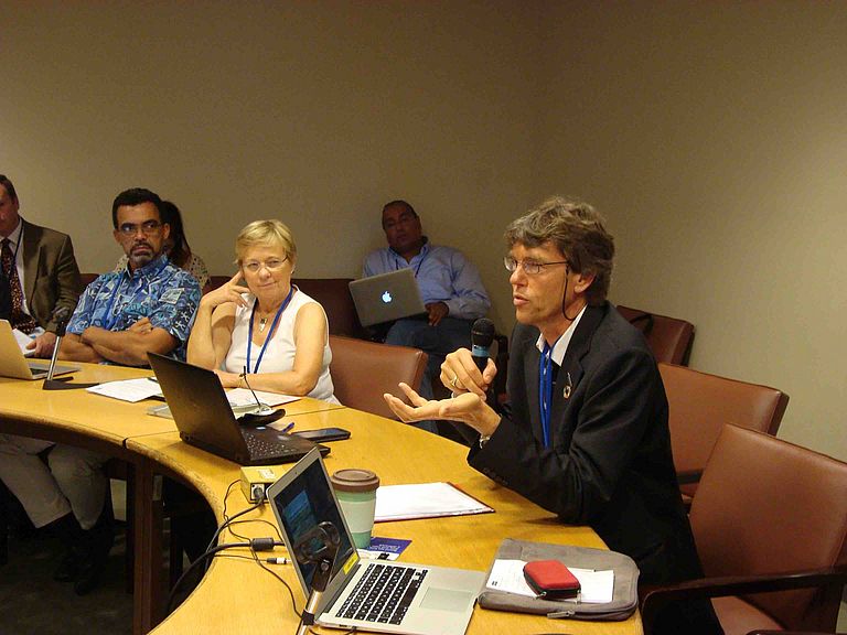 Prof. Dr. Martin Visbeck (vorn) beim Side-Event „Combining Stakeholder Knowledge to Promote Innovation and Transformative Actions in Support of Sustainable Development Goal 14“. Foto: Anke Schneider, Ozean der Zukunft