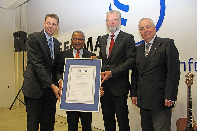 Von links: Till Keulen, Premierminister Jose Maria Neves, Professor Peter Herzig, Professor Klaus Töpfer. Foto: A. Villwock, GEOMAR