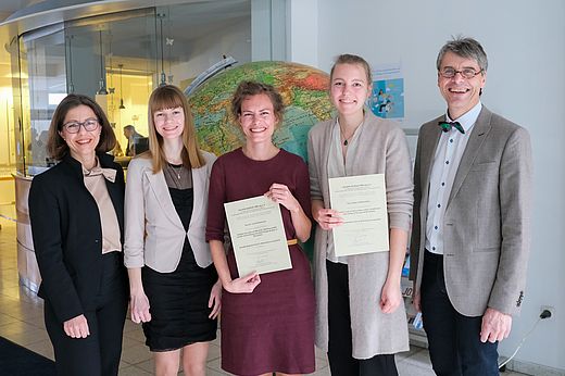 Group picture From left to right: GEOMAR Director Professor Dr. Katja Matthes, pianist and prize winner of the "Jugend Musiziert Regionalwettbewerb" Sophie Carolina Abend, Dr. Cora Hörstmann, Anna Christina Hans and GEOMAR Professor Dr. Arne Körtzinger 