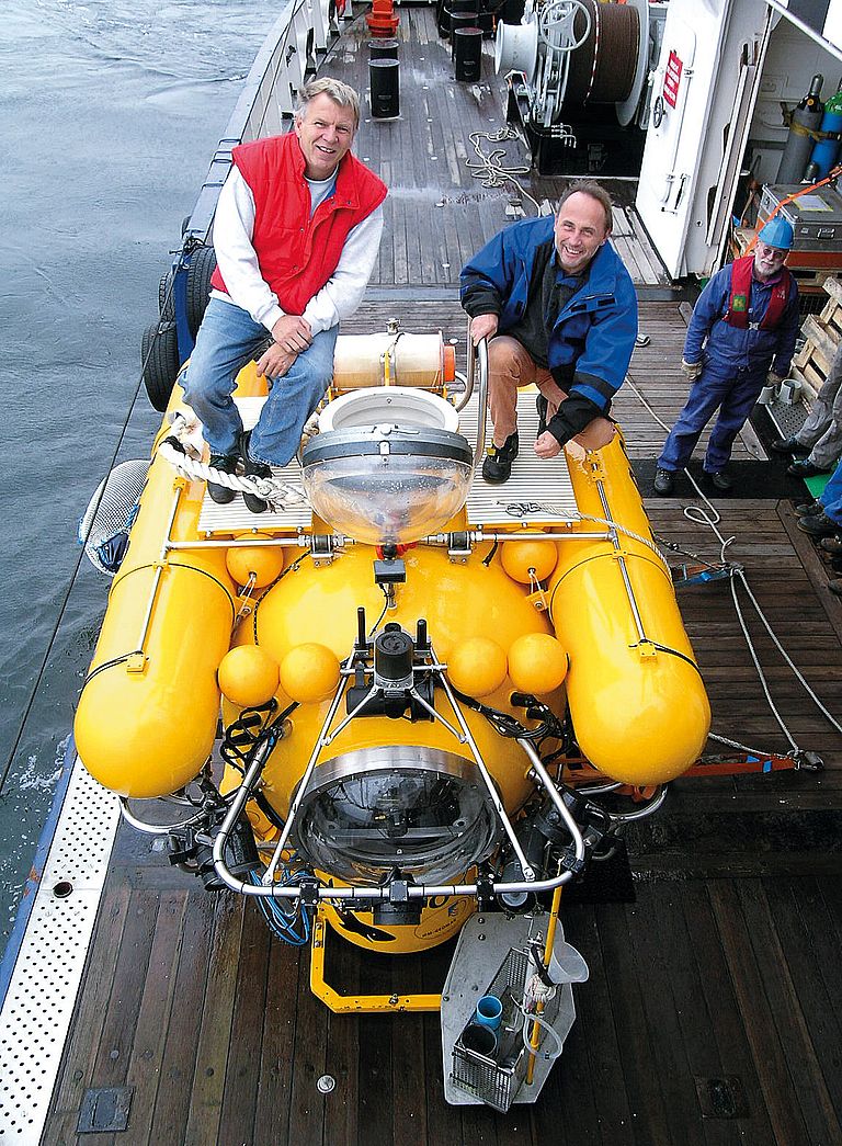 JAGO onboard the German research vessel ALKOR during an expedition to the methane crater in 2006. Photo: Karen Hissmann, GEOMAR