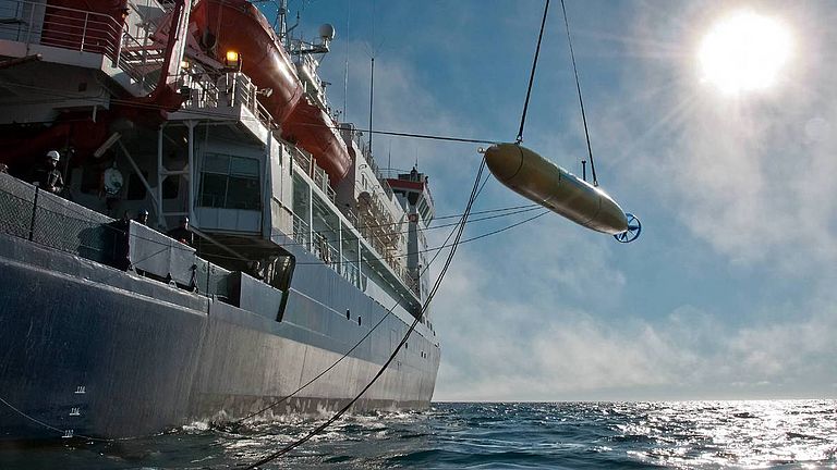The first on sea deployment of the AUV during a Polarstern expedition in 2010 (Fram Strait). 
