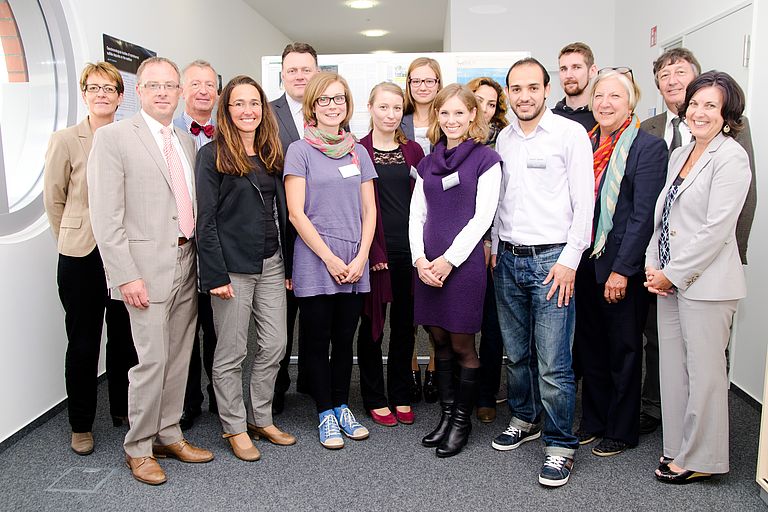 Gruppenbild mit HOSST Studenten. Foto: A. Villwock, GEOMAR.