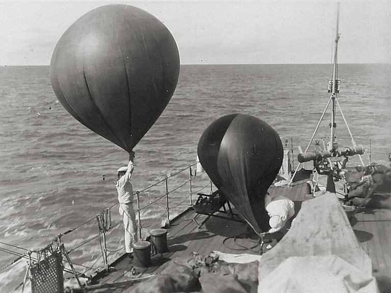 Ascent of a pilot balloon. 