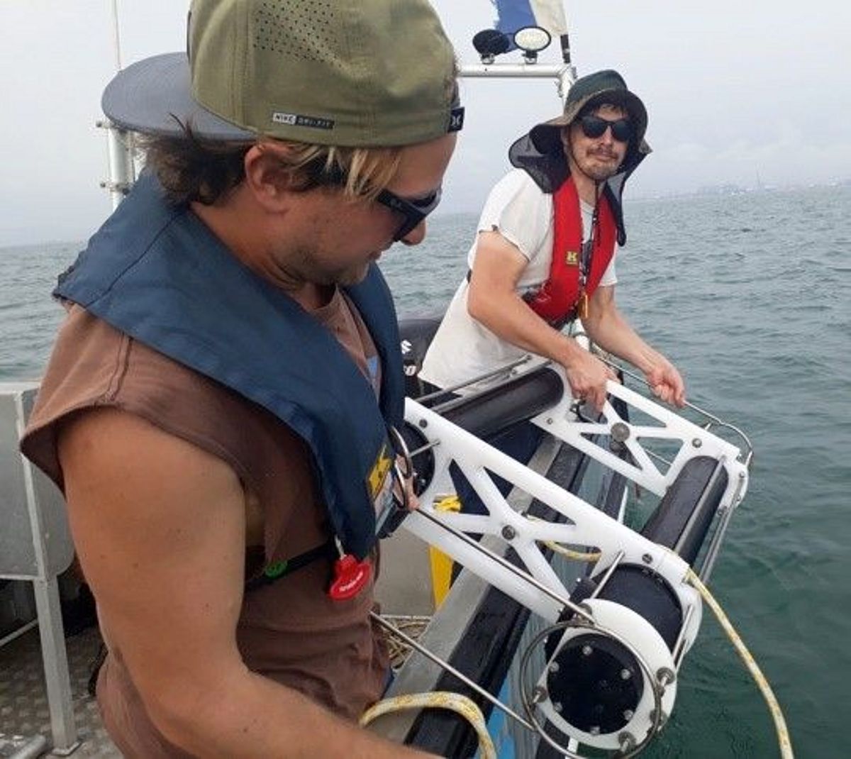 Figure 1: Deployment of the in situ camera systems PIScO (“Plankton Imager with Scanning Optics”)