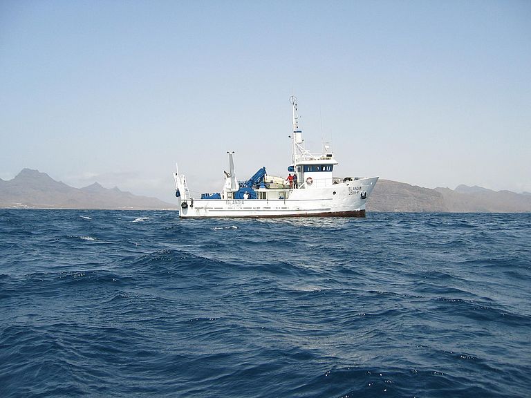 Mit dem Forschungsschiff ISLANDIA des kapverdischen Instituto Nacional de Desenvolvimento das Pescas (INDP) konnte ein sauerstoffarmer Wirbel direkt beprobt werden. Foto: B. Fiedler, GEOMAR