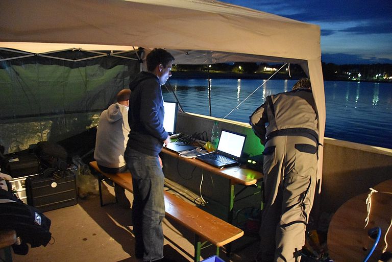 Das Kontrollzentrum: Auch für das Team ein erster Test für reibungslose Zusammenarbeit. Foto: S. Flögel, GEOMAR.