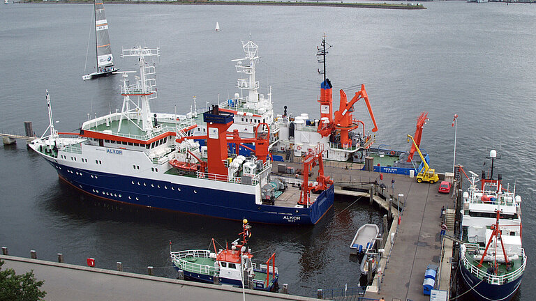 ALKOR, POSEIDON, LITTORINA und POLARFUCHS an der Forschungsschiffspier GEOMAR, Westufer