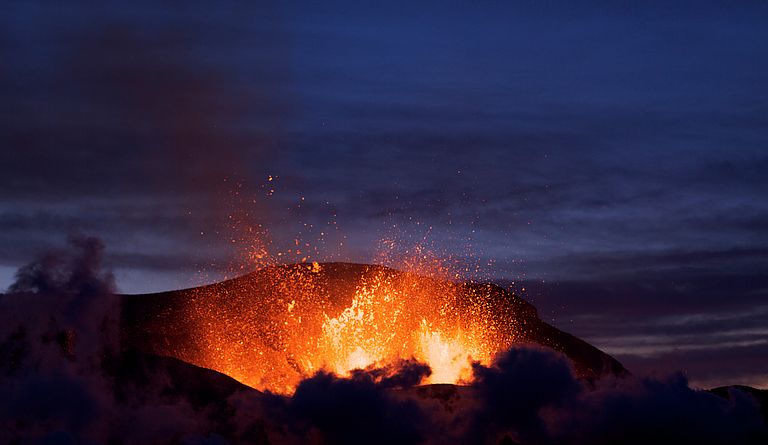 Ausbruch des Eyjafjallajökull auf Island im Jahr 2010. Der Vulkanismus in Island ist ein kleines Überbleibsel der Prozesse, die vor 56 Millionen Jahren Grönland von Nordwesteuropa trennten. Foto: Boaworm via Wikimedia Commons, CC BY 3.0