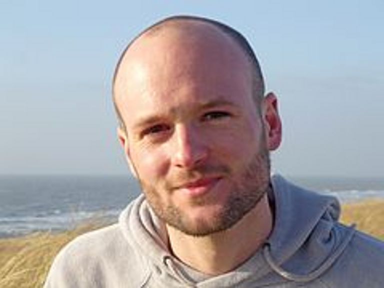 Prof. Dr. Wolff-Christan Dullo (l.) und Prof. Dr. Martin Visbeck (r.) gratulierten Dr. Florian Scholz zum Annette Barthelt-Preis. Die zweite Preisträgerin, Dr. Ilse van Opzeeland, konnte aus privaten Gründen nicht zur Preisverleihung nach Kiel kommen. Foto: J. Steffen, IFM-GEOMAR