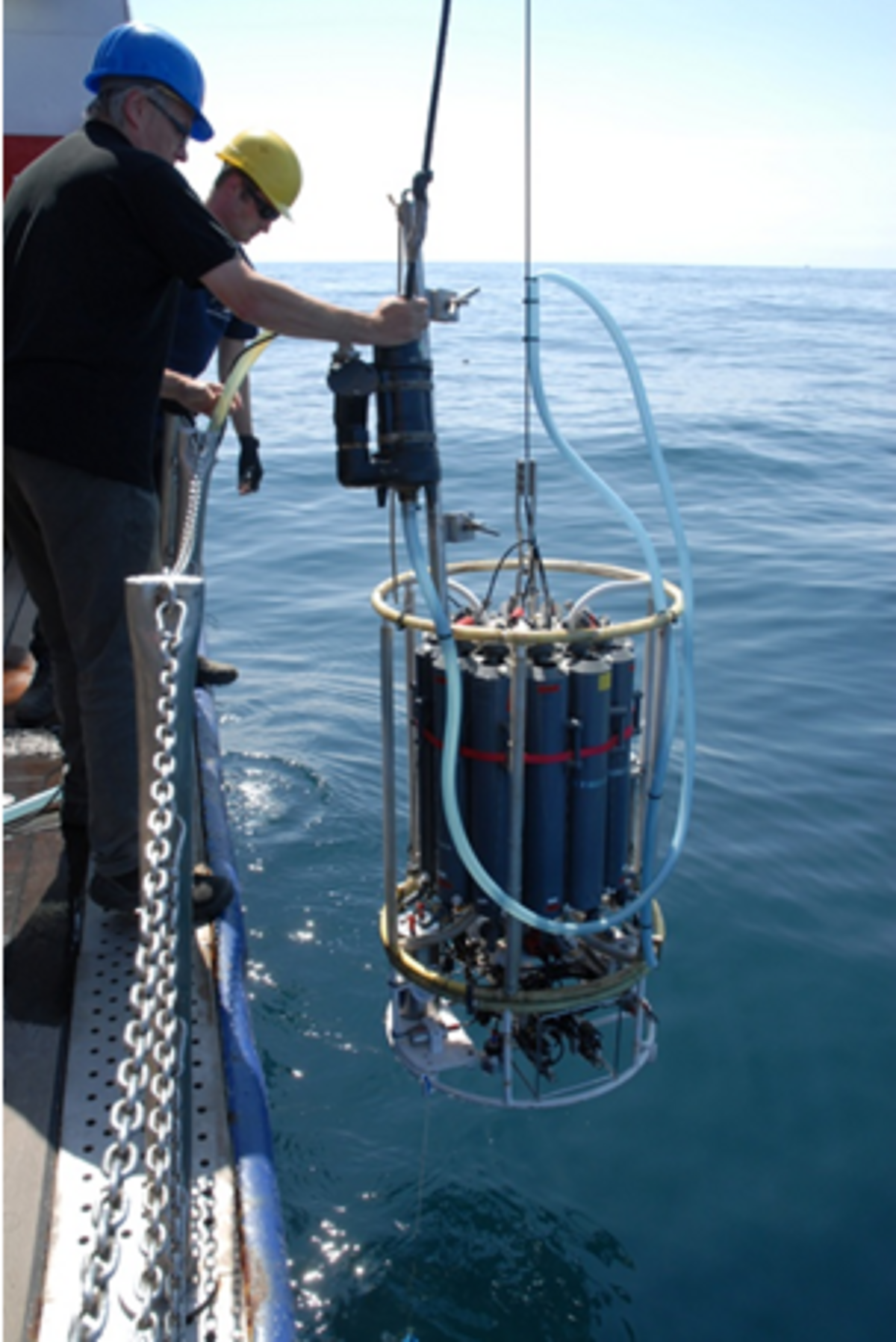 Set up of the pump CTD connected via a tube to the MIMS in the laboratory.