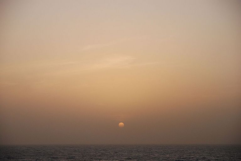 Sonnenuntergang im Saharastaub. Foto: John Kalisch, IFM-GEOMAR.