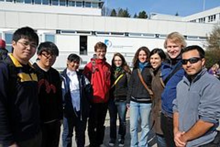 Kiel als Tor zur weltweiten Forschung - Bevor es zu den Versuchsstationen rund um den Globus geht, treffen sich die GAME-Teilnehmer eines Jahrgangs in Kiel, um die Versuche gemeinsam intensiv vorzubereiten. Im Jahr 2010 waren Studenten aus Deutschland, Japan, China, Indonesien, Brasilien und Chile dabei. Foto: J. Steffen, IFM-GEOMAR