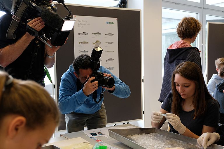 Reges Interesse der Medien zum Start der #fischdetektive-Challenge. Foto: Sarah Kaehlert, GEOMAR